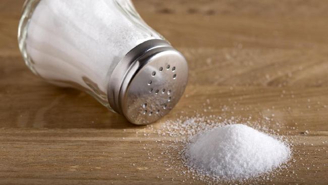 Salt to Ged Rid the Dandruff